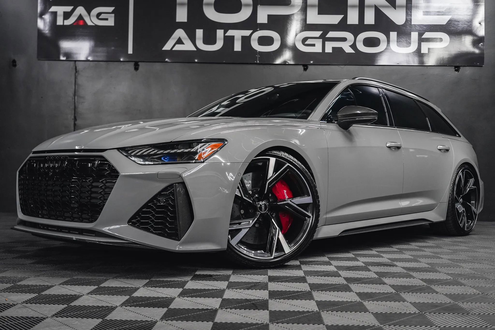 Used 2021 Audi RS 6 w/ Carbon Optic Package image 2