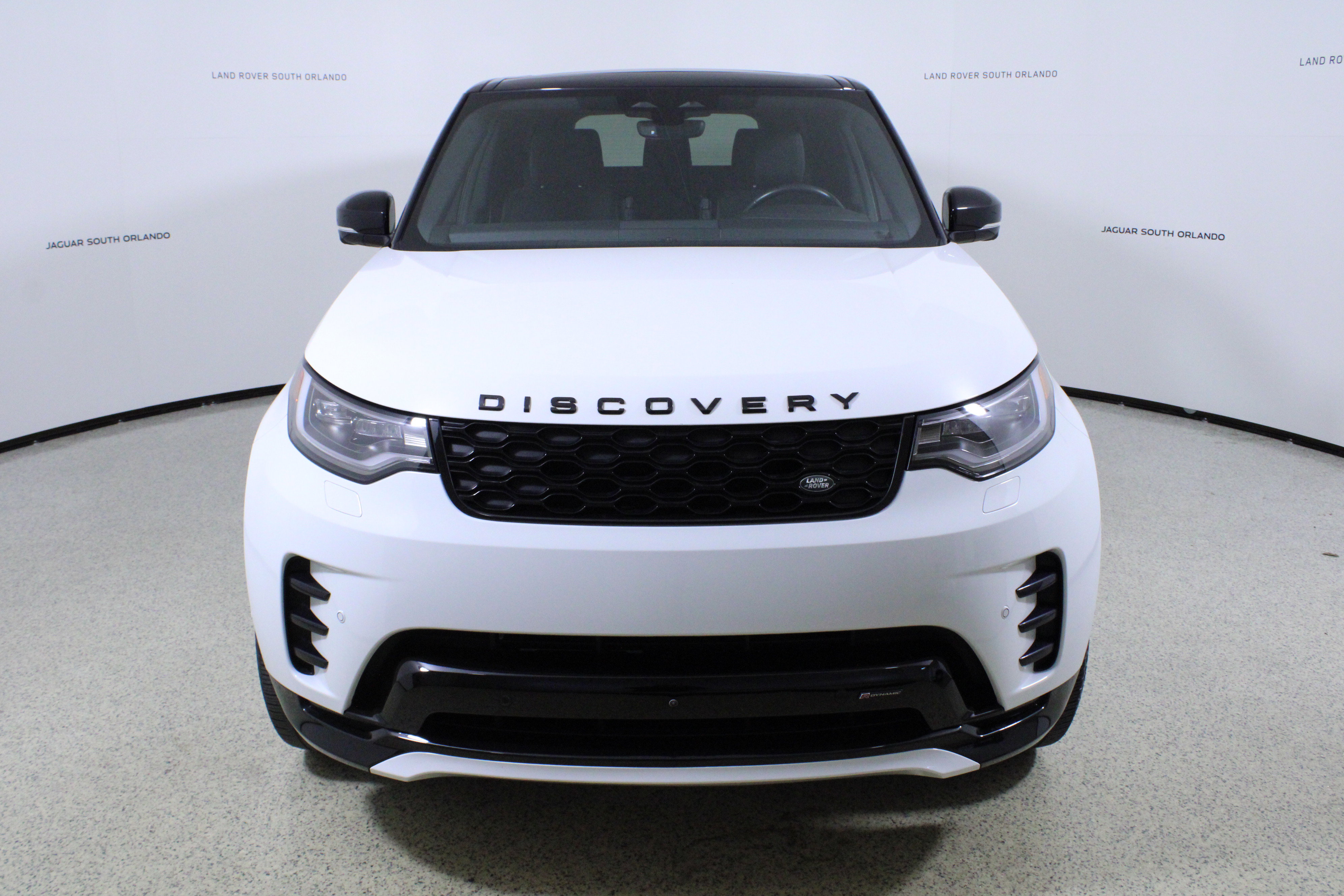 Used 2023 Land Rover Discovery S R-Dynamic image 2