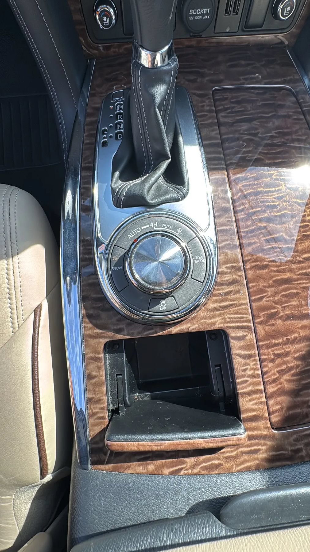 Used 2019 Nissan Armada Platinum w/ Interior Lighting Package AWD/4WD image 34