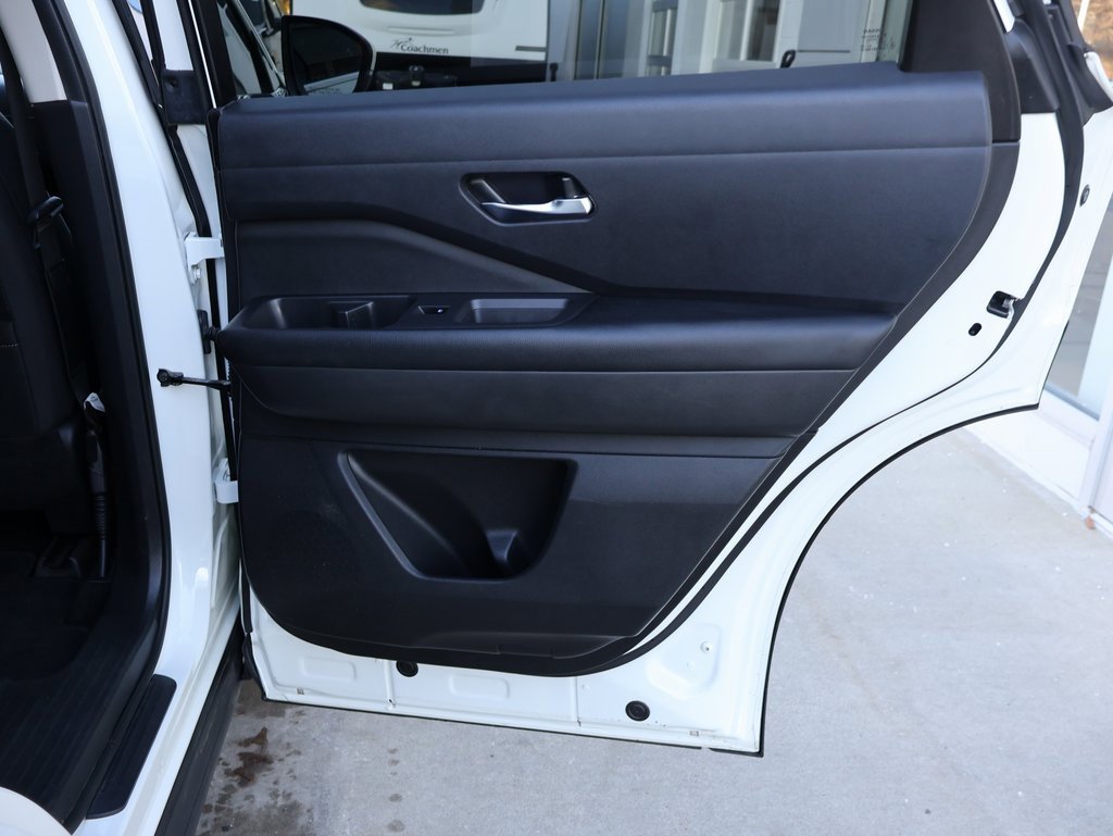 Used 2022 Nissan Pathfinder SV image 31