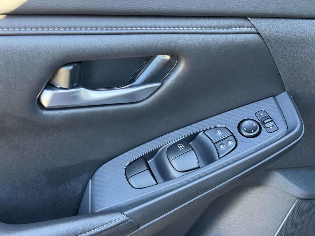 Used 2025 Nissan Sentra SV image 18