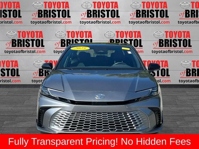 Used 2025 Toyota Camry XSE FWD image 9