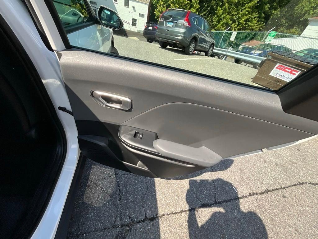 Used 2025 Kia K4 LXS image 31