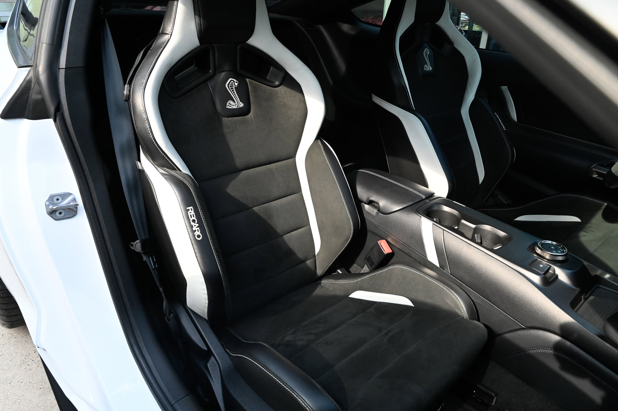 Used 2022 Ford Mustang Shelby GT500 w/ Carbon Fiber Track Pack RWD image 38