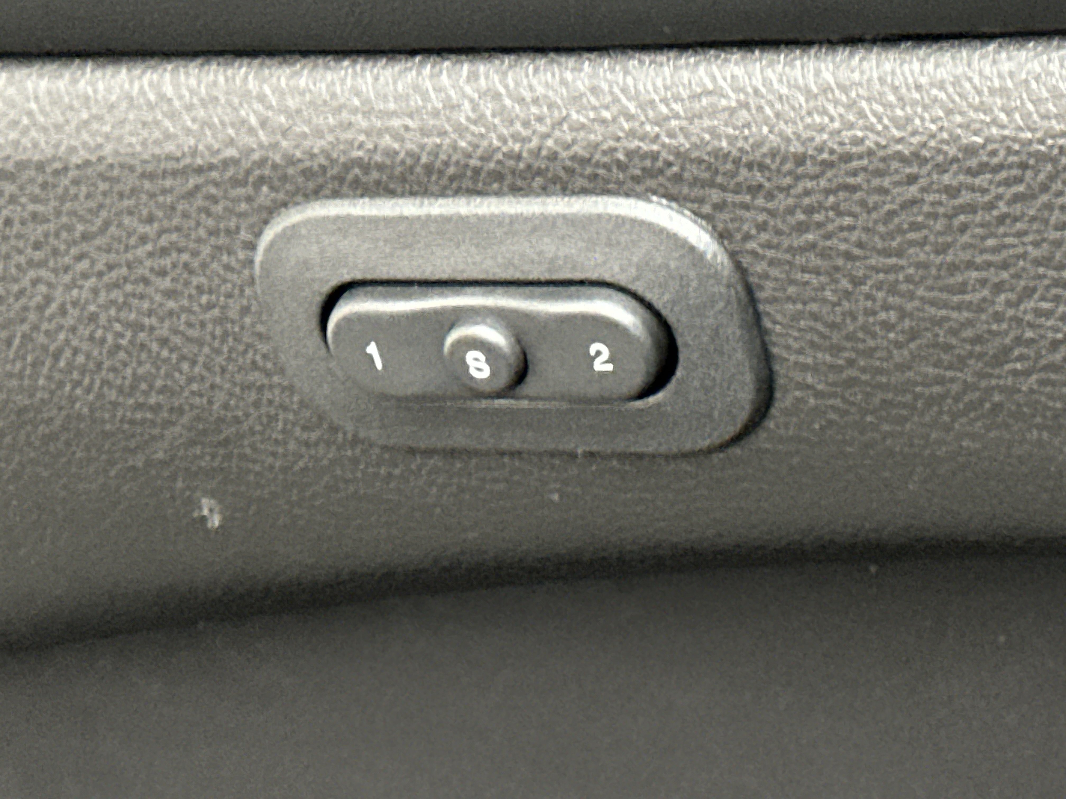 Used 2020 Jeep Grand Cherokee Limited w/ Premium Lighting Group AWD/4WD image 36