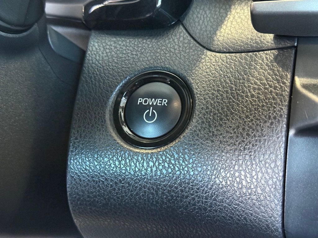 Used 2025 Toyota Camry LE image 28