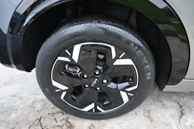 Used 2023 Kia Niro Wind w/ Wind Preserve Package FWD image 12