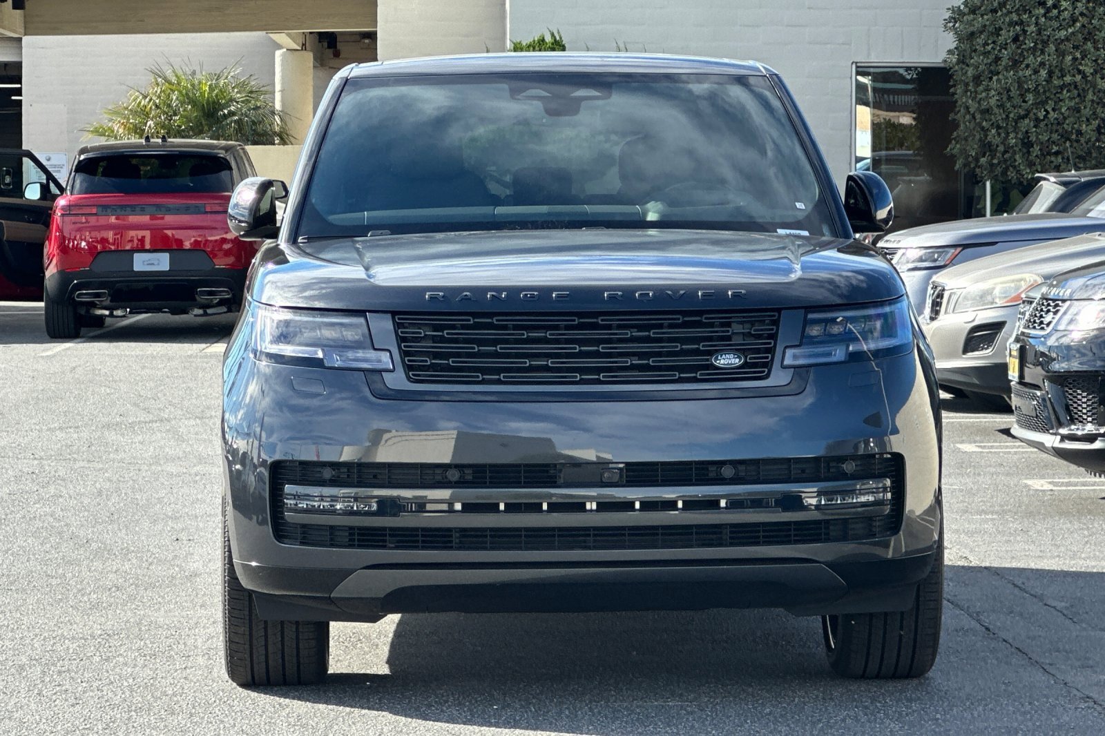 New 2025 Land Rover Range Rover Long Wheelbase SE image 8