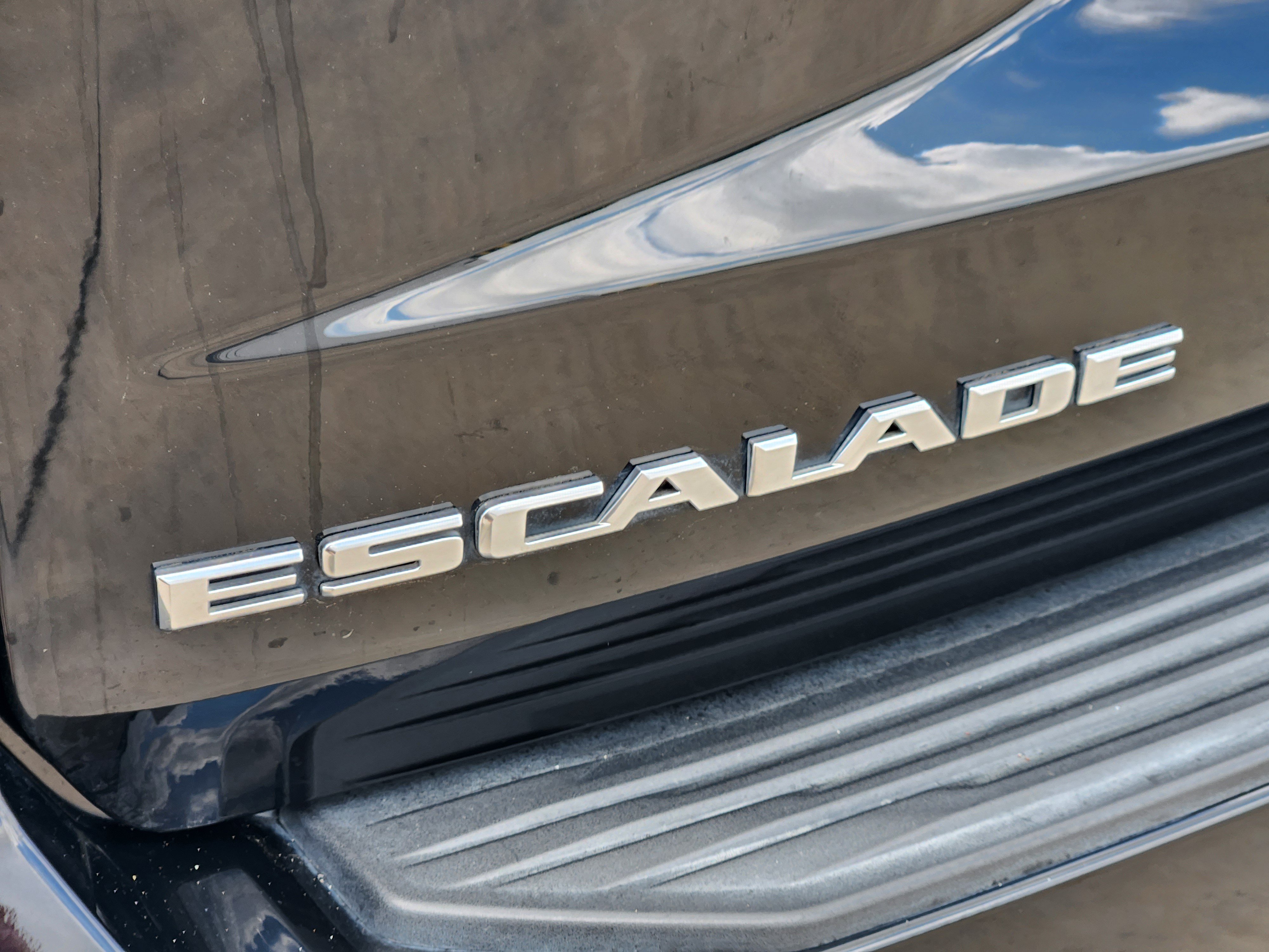 Used 2022 Cadillac Escalade Premium Luxury RWD image 11