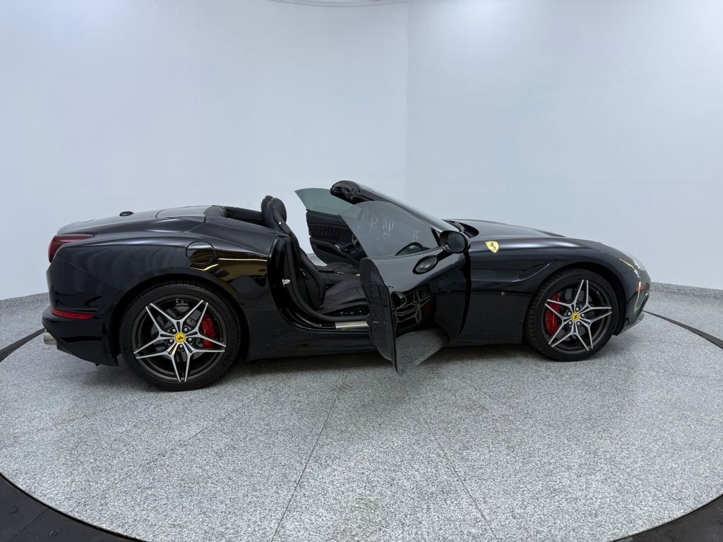 Used 2017 Ferrari California T image 22