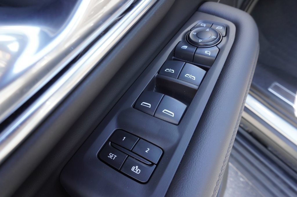 Certified 2024 GMC Yukon XL AT4 w/ AT4 Premium Package AWD/4WD image 18