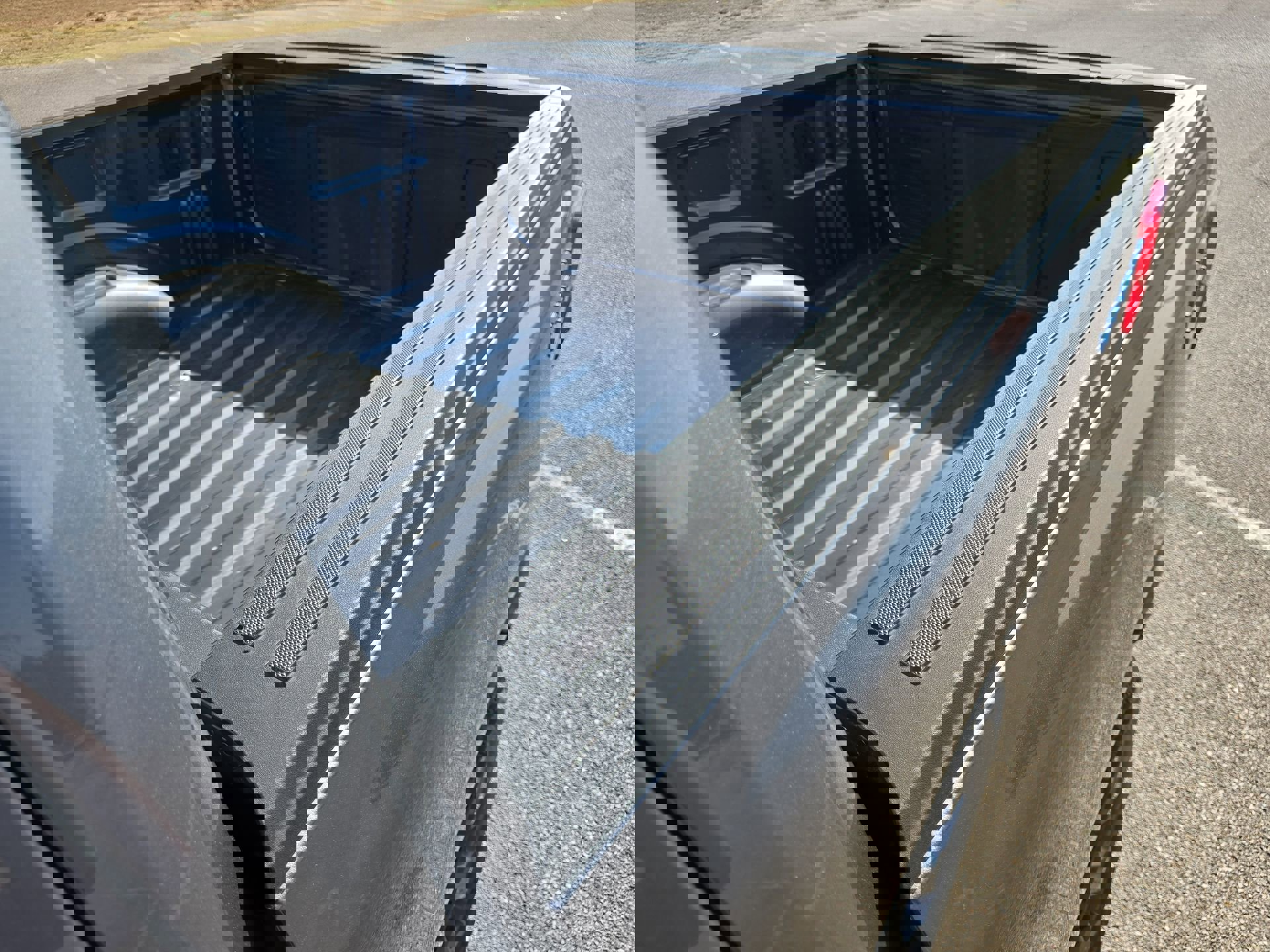 Used 2023 Ford F150 Lightning 4x4 SuperCrew image 24