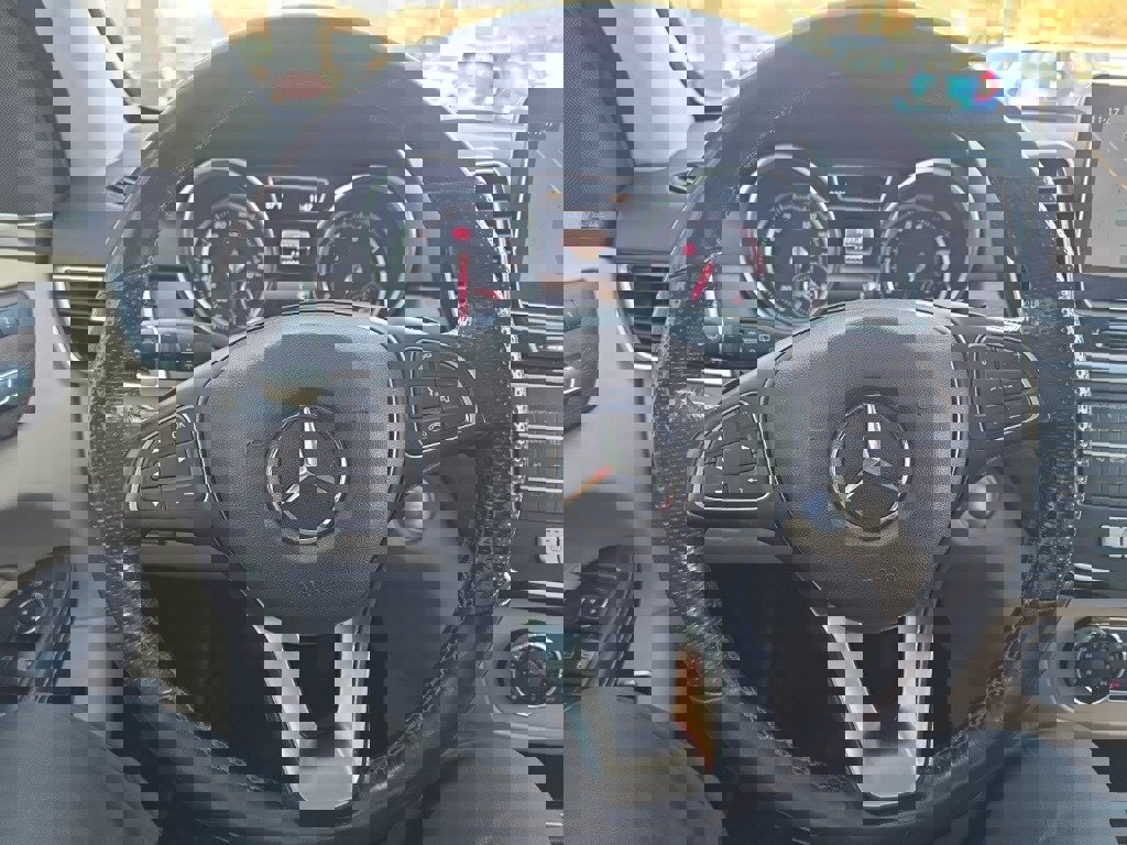 Used 2018 Mercedes-Benz GLE 350 4MATIC w/ Premium 2 Package image 18