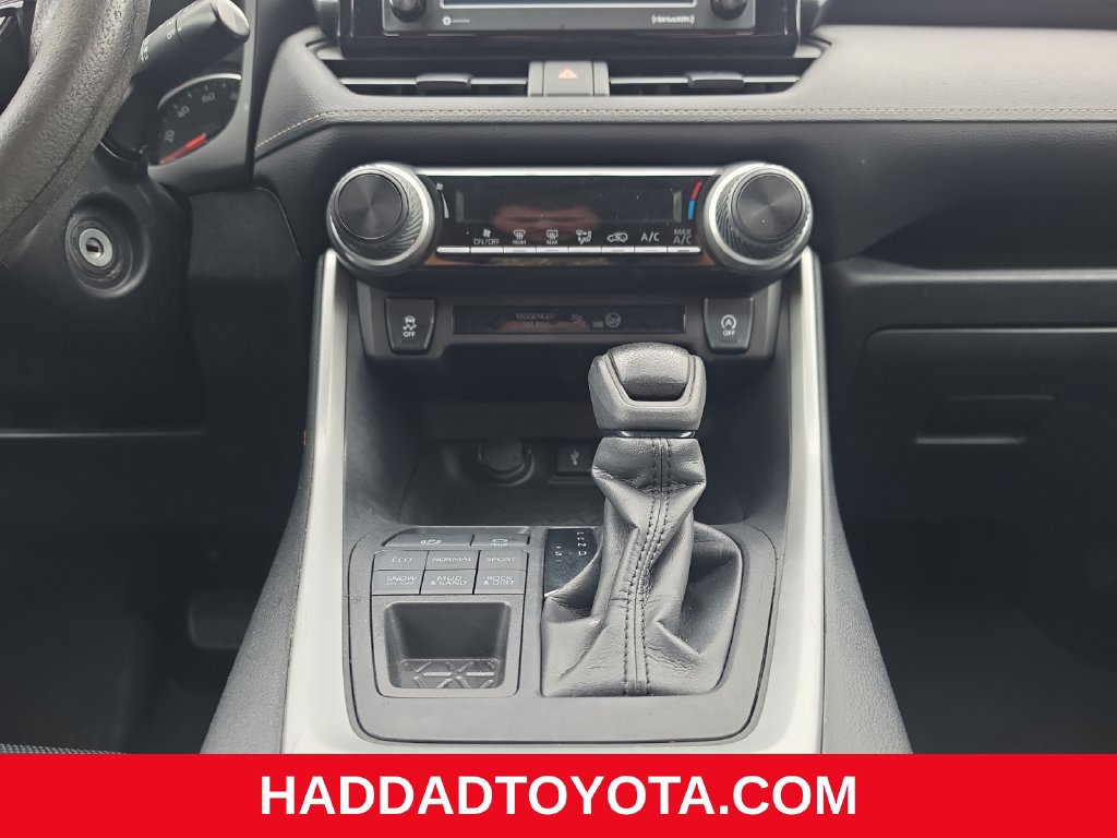 Used 2021 Toyota RAV4 LE AWD/4WD image 12