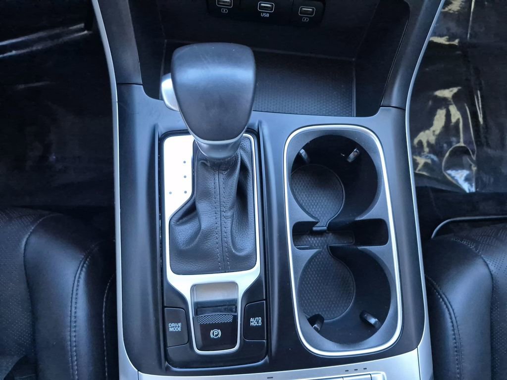 Used 2023 Kia Carnival LX image 11