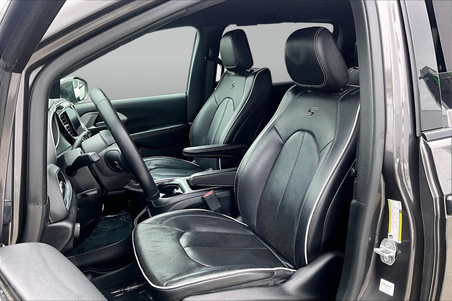 Used 2018 Chrysler Pacifica Limited w/ S Appearance Package FWD image 7