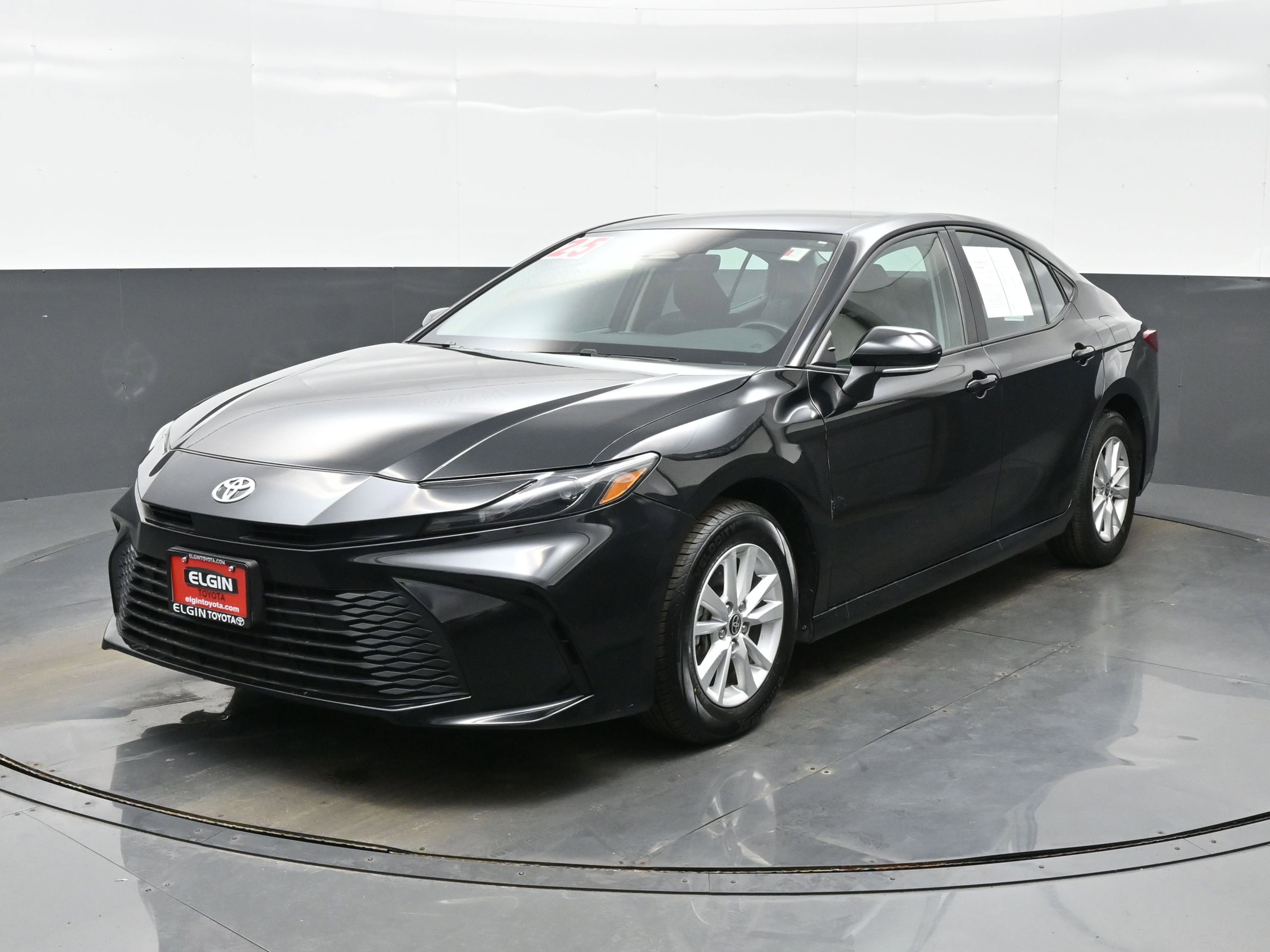Used 2025 Toyota Camry LE w/ Convenience Package image 2