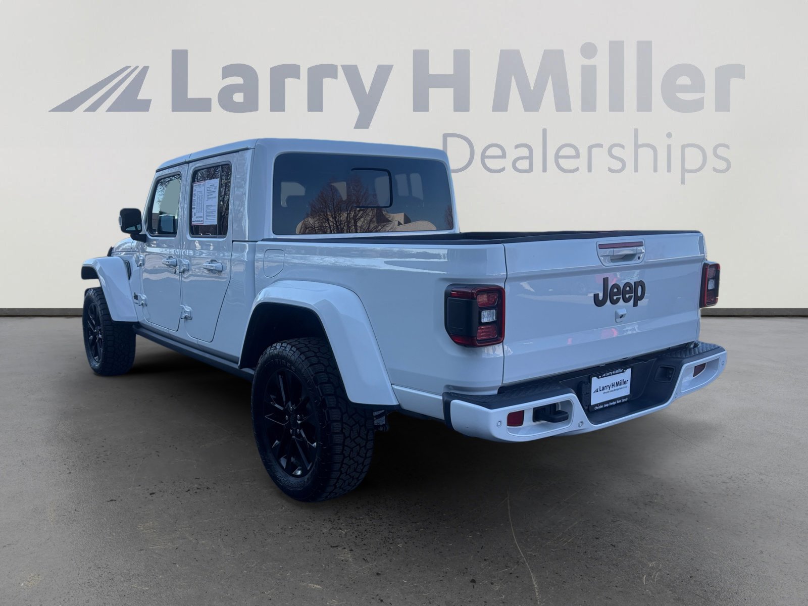 Used 2023 Jeep Gladiator Overland image 3