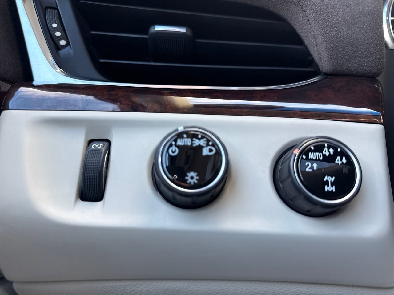 Used 2016 Cadillac Escalade Premium image 22