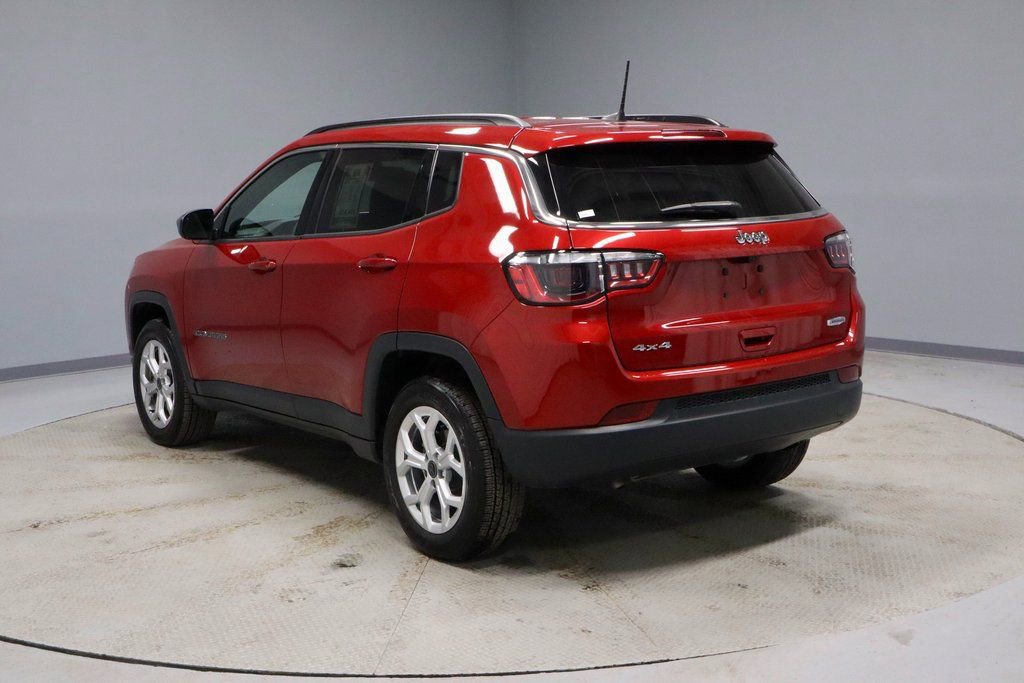 Used 2025 Jeep Compass Latitude image 9