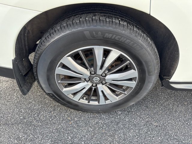 Used 2017 Nissan Pathfinder SL image 9
