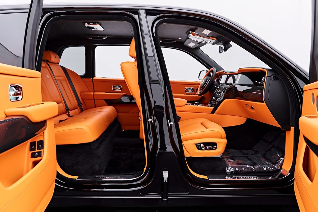 Used 2026 Rolls-Royce Cullinan Black Badge AWD/4WD image 36