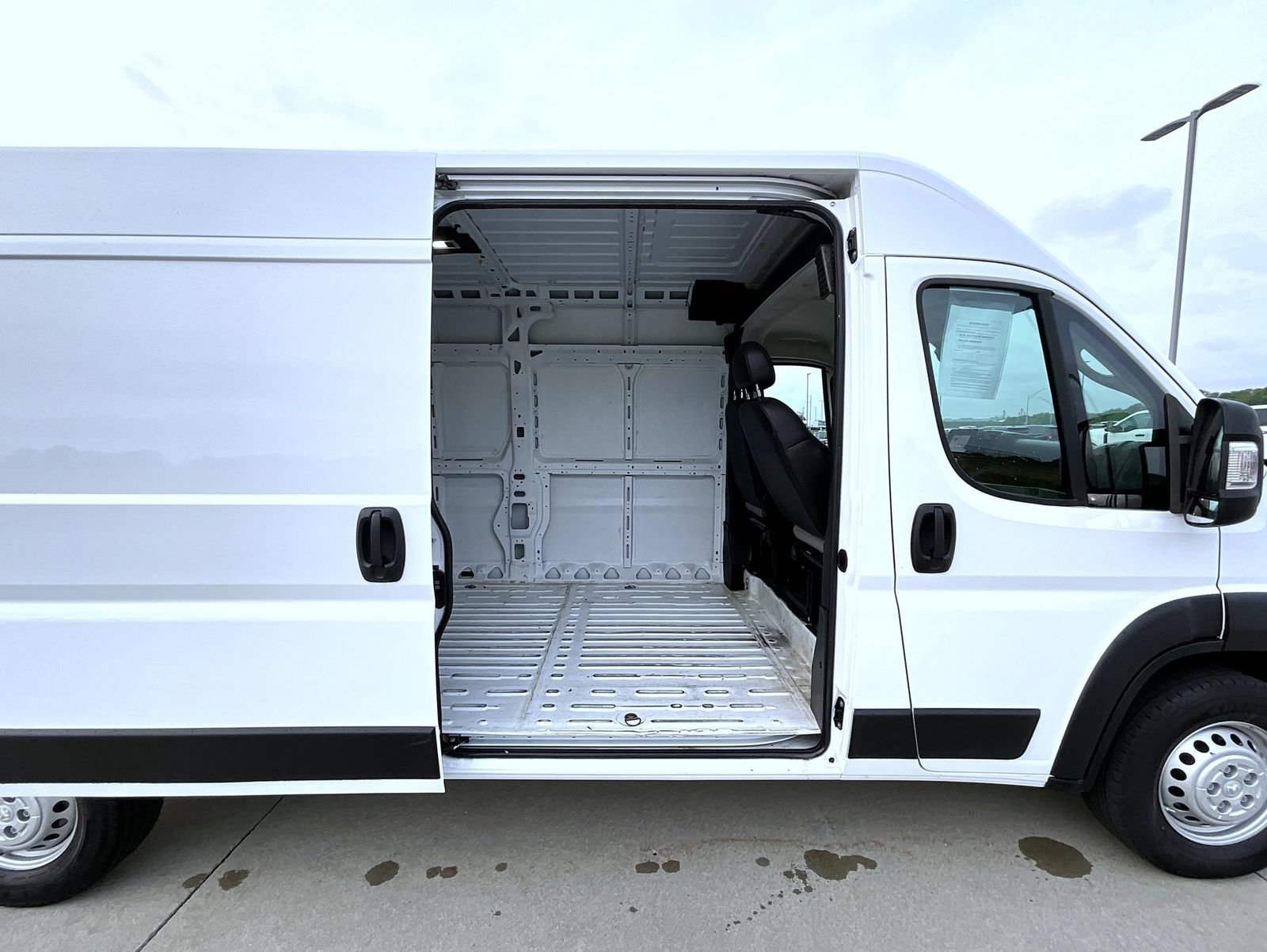 Used 2025 RAM ProMaster 3500 w/ Convenience Group FWD image 18