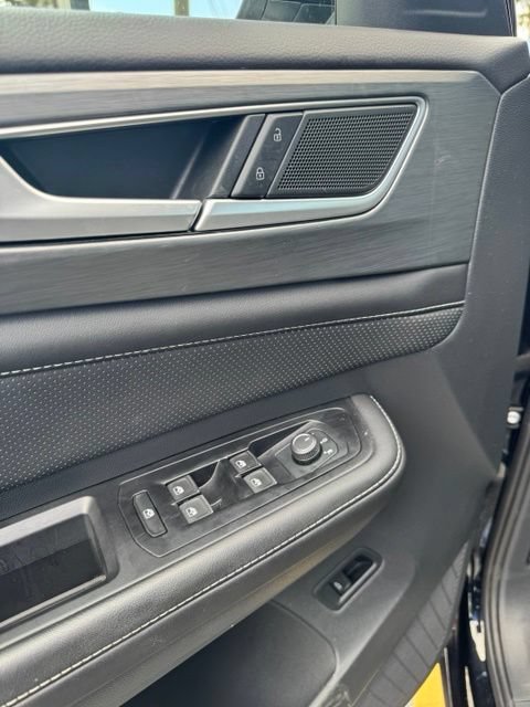 Used 2025 Volkswagen Atlas Cross Sport SE FWD image 13