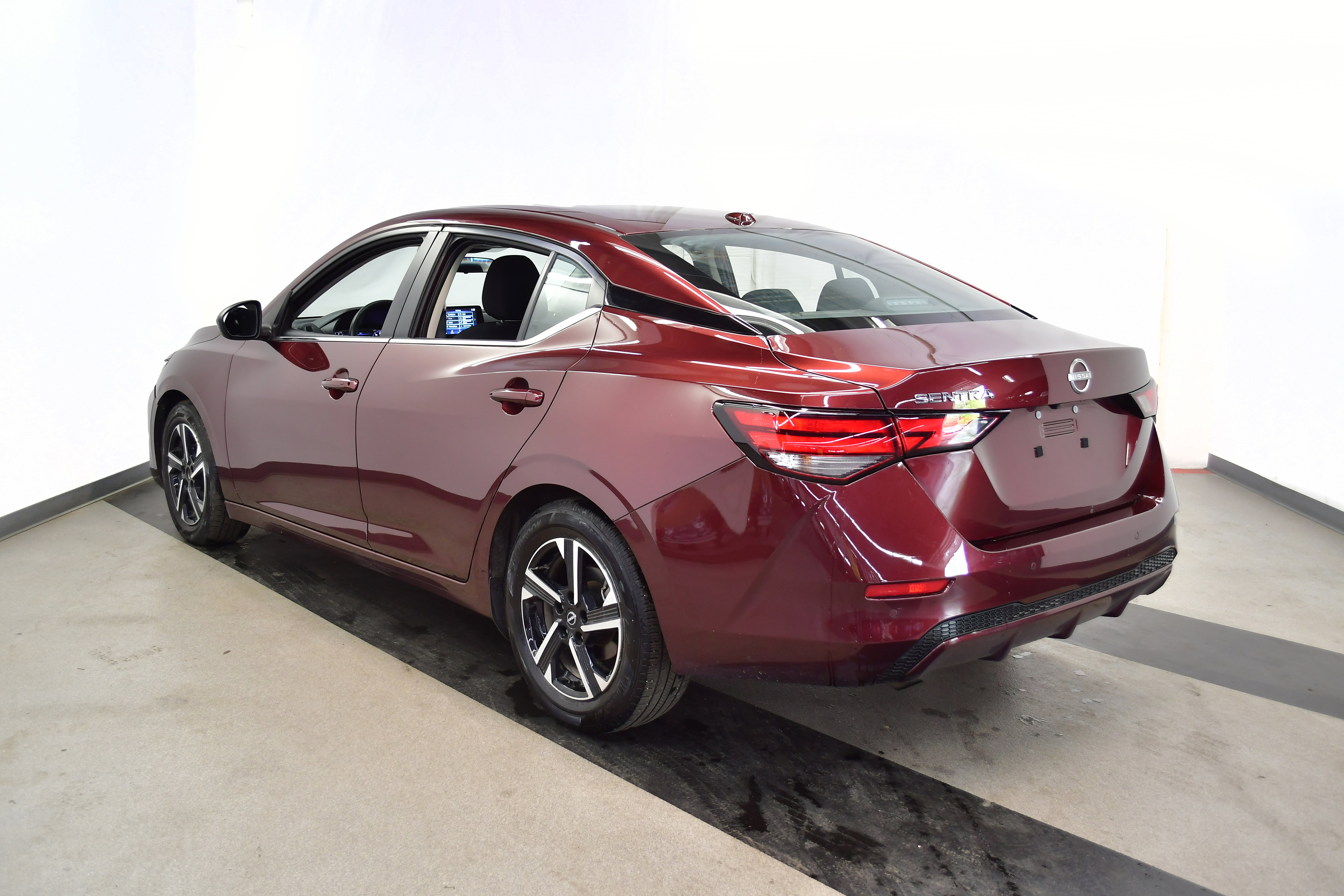 Used 2025 Nissan Sentra SV FWD image 2