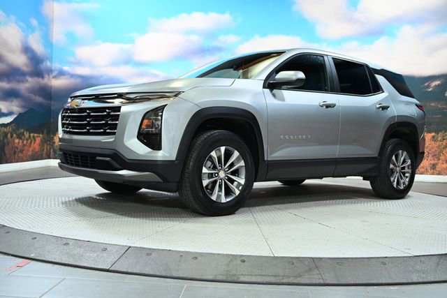 Used 2026 Chevrolet Equinox LT FWD image 4