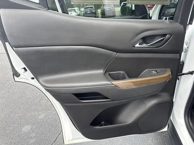 Used 2023 GMC Acadia SLE w/ Driver Convenience Package FWD image 14