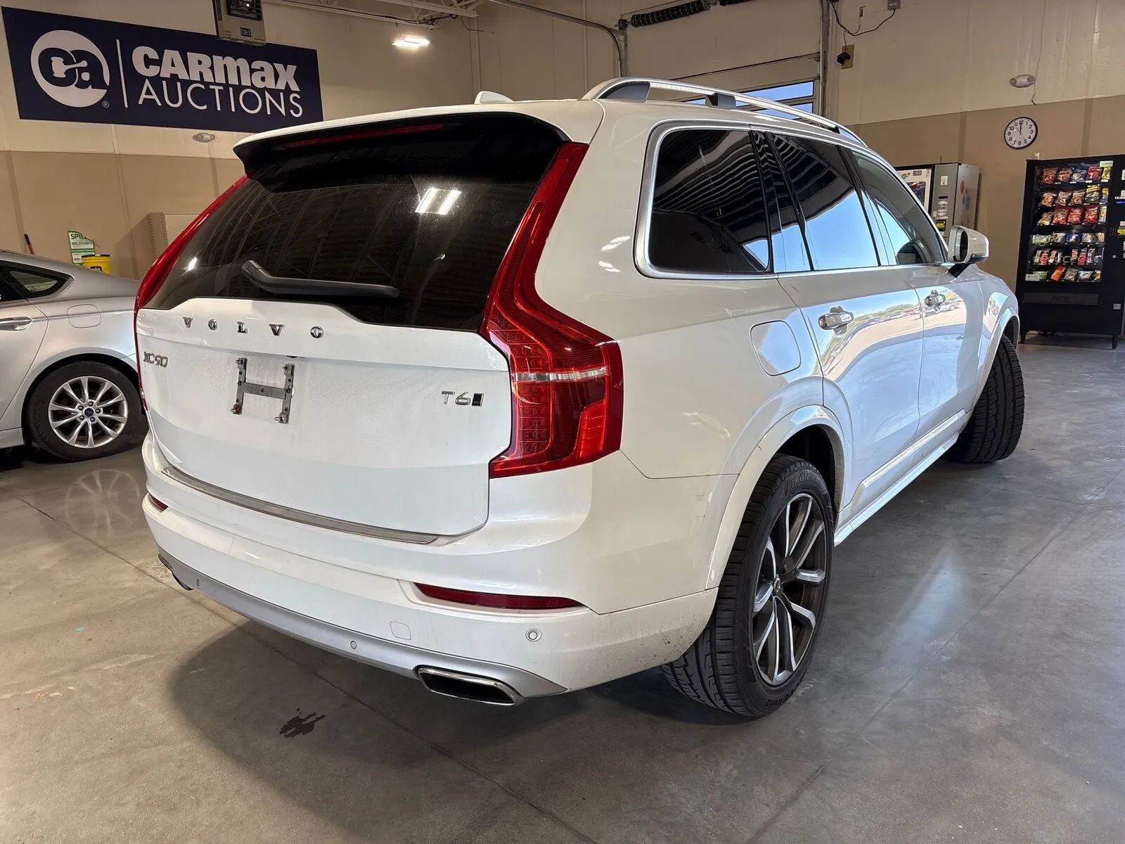Used 2019 Volvo XC90 T6 Momentum w/ Protection Package Premier AWD/4WD image 2