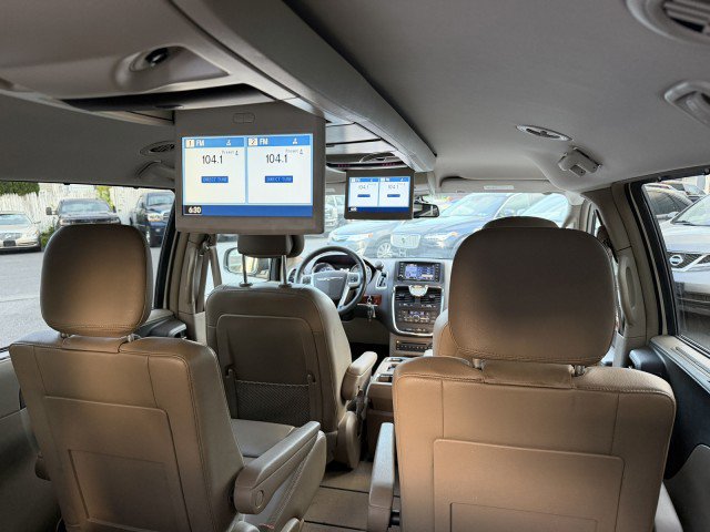 Used 2012 Chrysler Town & Country Touring-L w/ Entertainment Group #2 FWD image 16