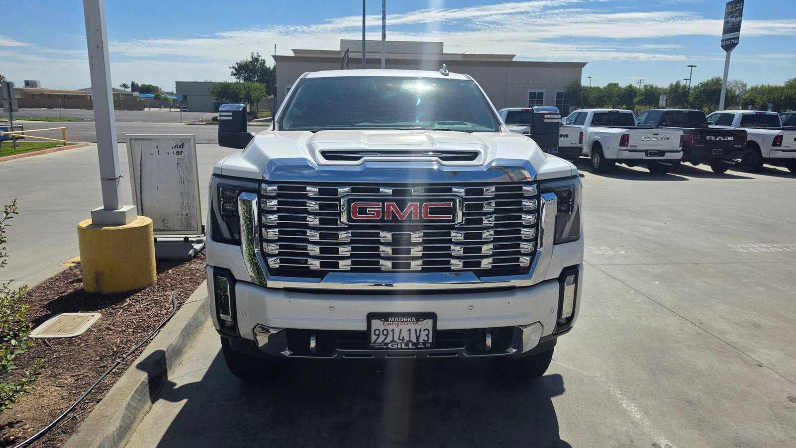 Used 2023 GMC Sierra 1500 Denali w/ Denali Reserve Package AWD/4WD image 2