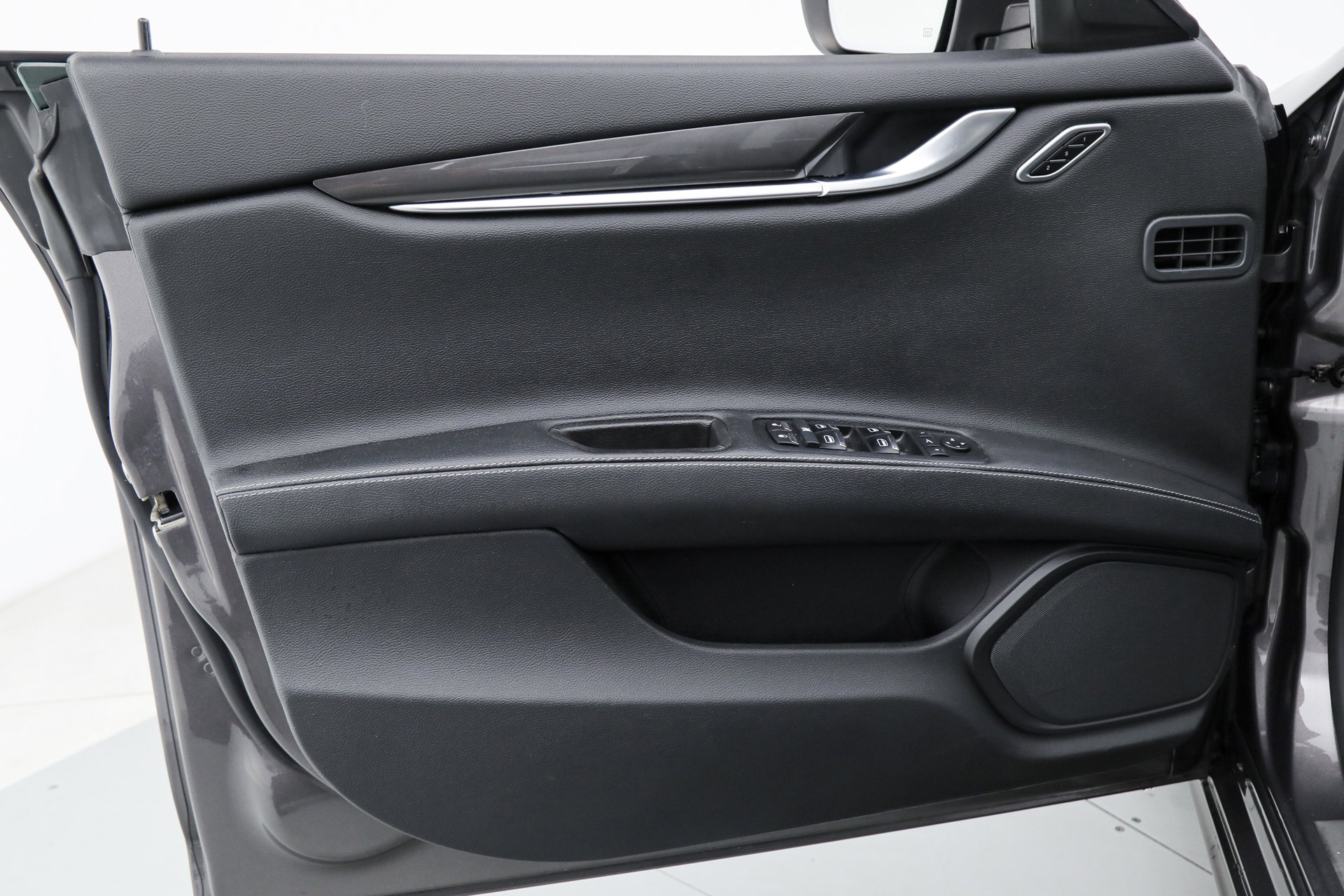 Used 2021 Maserati Ghibli S Q4 AWD/4WD image 16