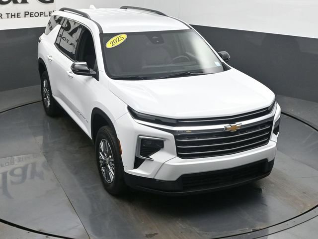 Used 2025 Chevrolet Traverse LT image 48