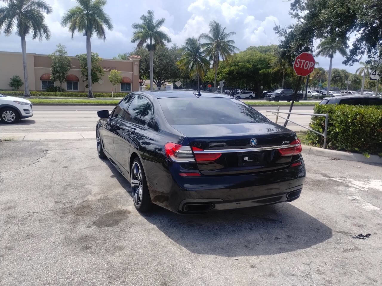 Used 2016 BMW 750i image 12