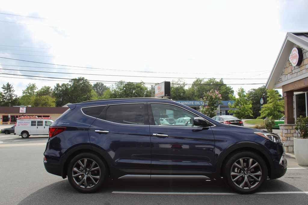 Used 2017 Hyundai Santa Fe Sport FWD image 4