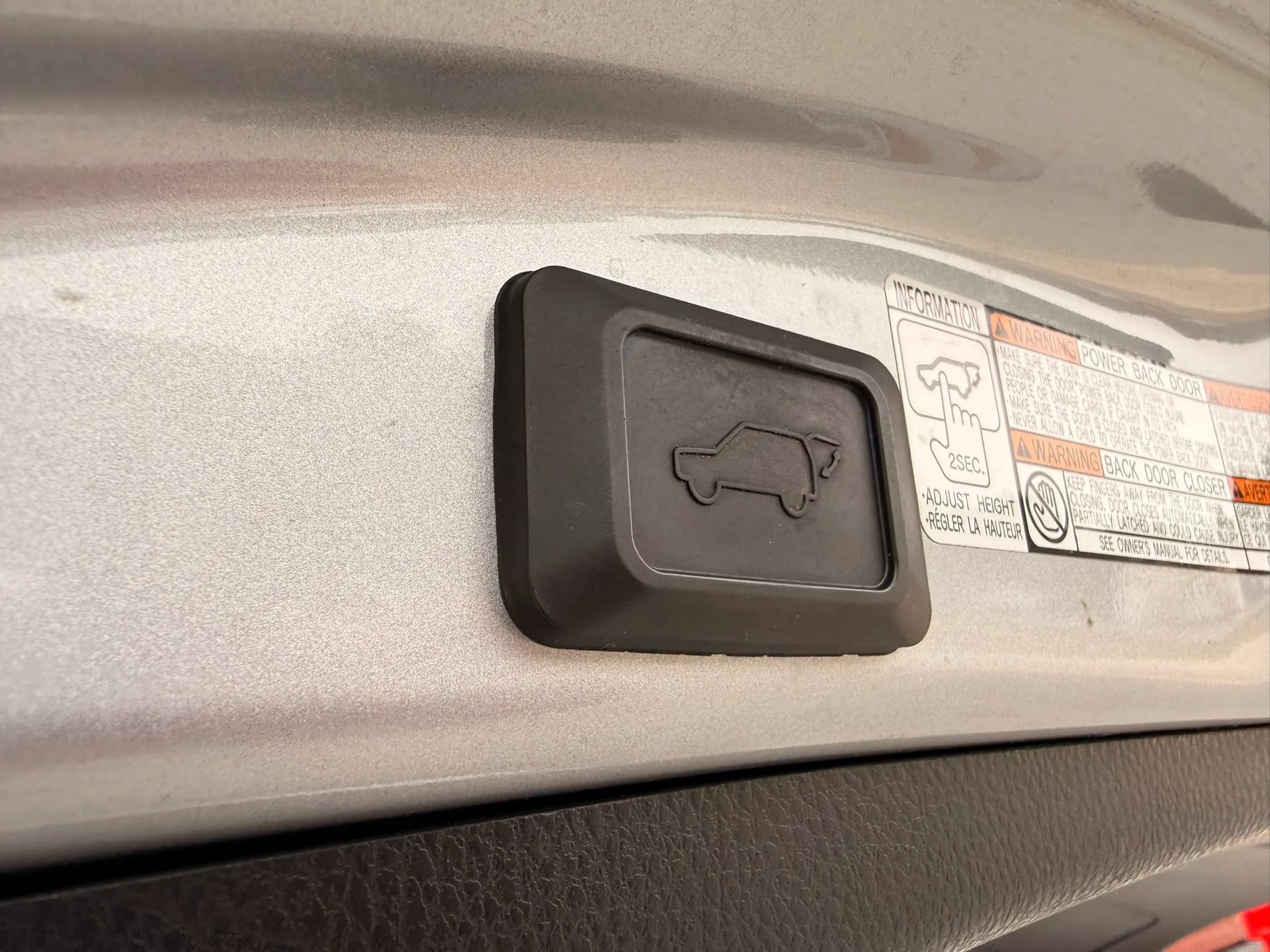 Used 2017 Toyota RAV4 Limited w/ Advanced Technology Package AWD/4WD image 17