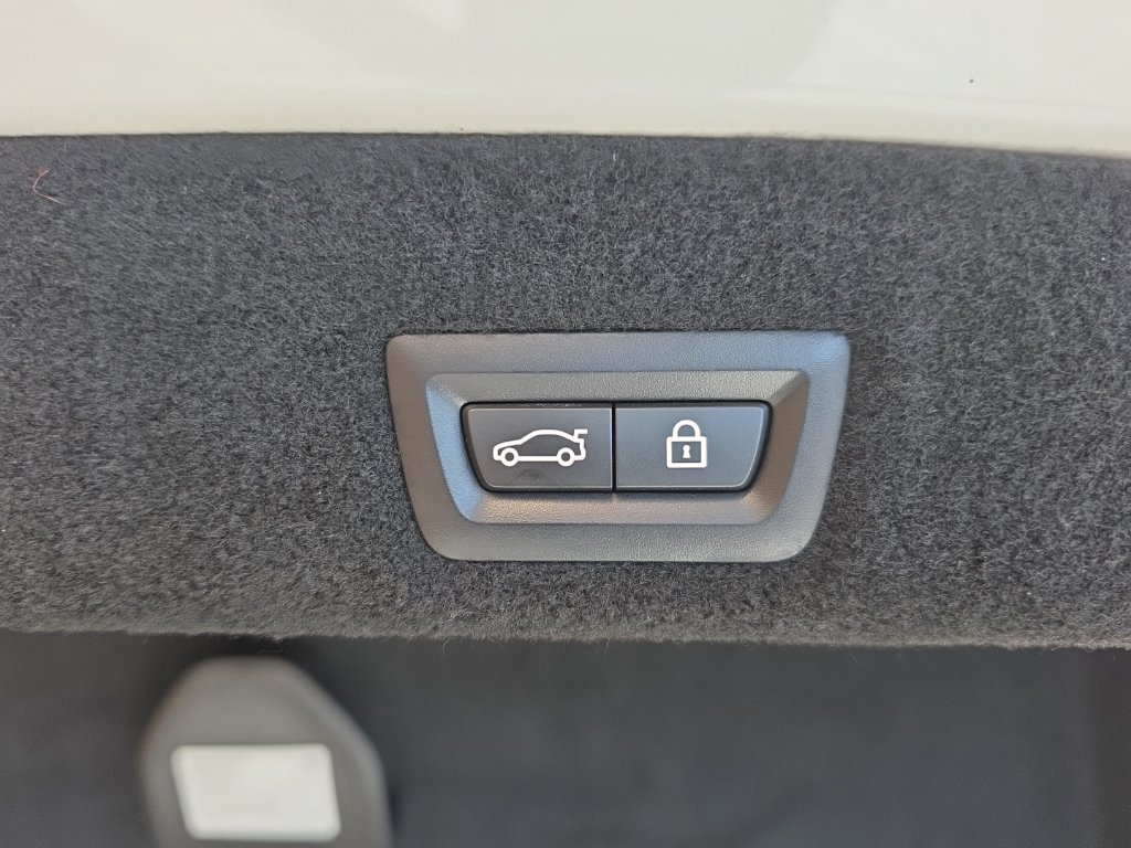 Used 2022 BMW 740i w/ Premium Package RWD image 51