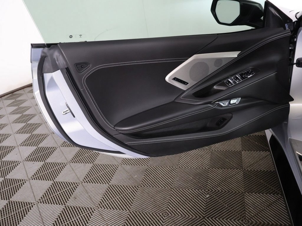 Used 2021 Chevrolet Corvette Stingray Premium Conv w/ Z51 Performance Package RWD image 28