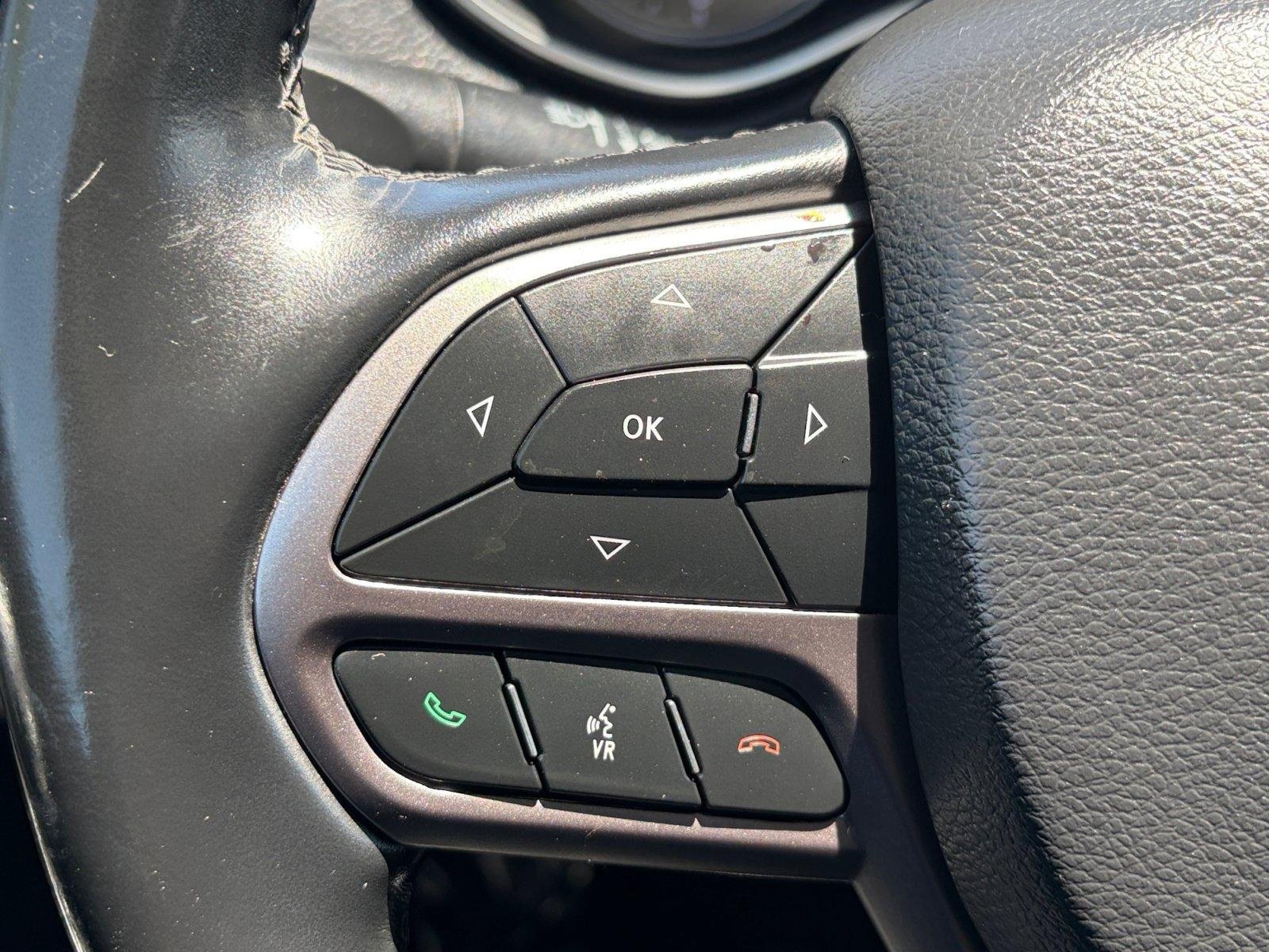 Used 2020 Jeep Cherokee Limited FWD image 32