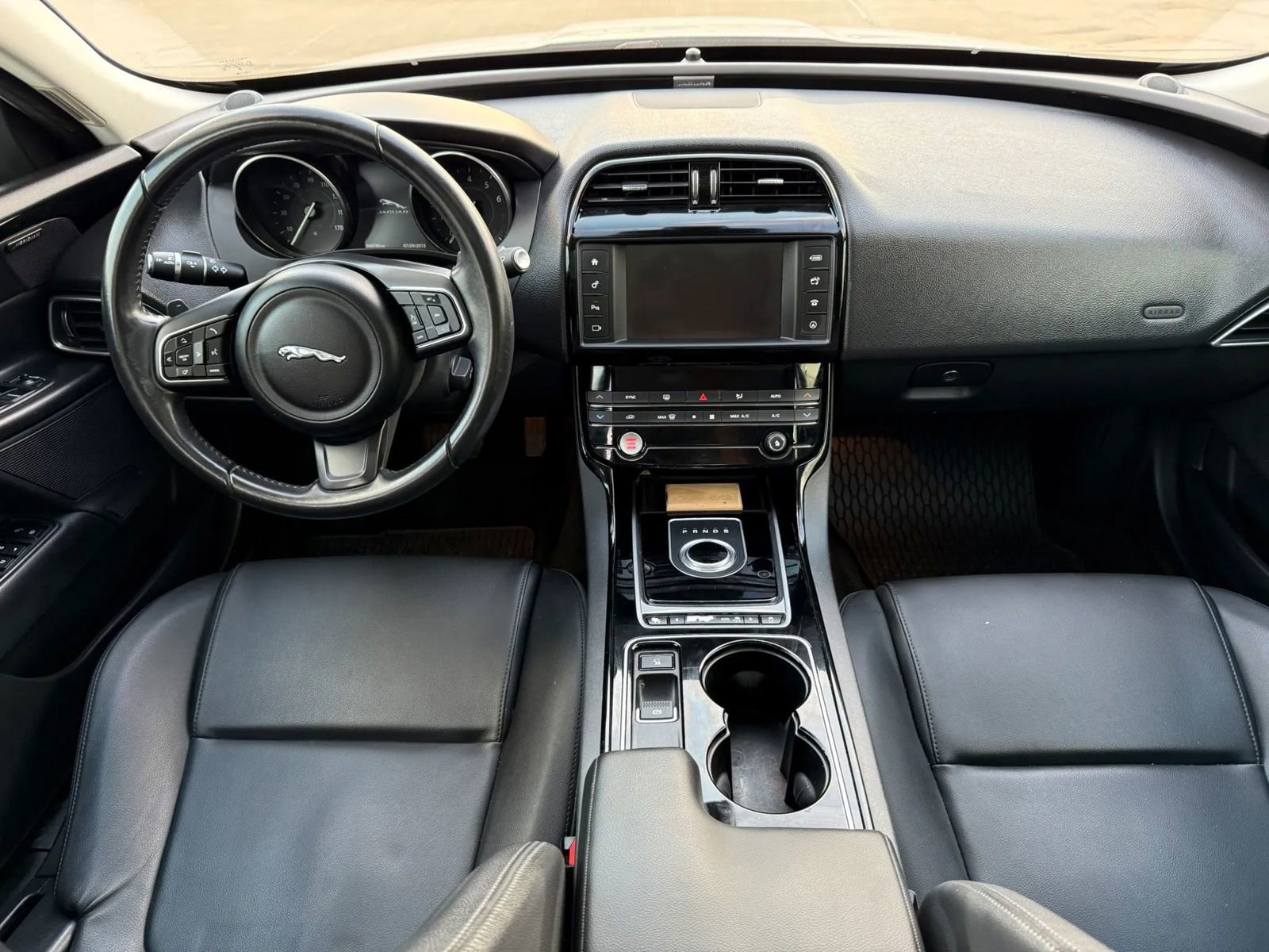 Used 2017 Jaguar XE Premium image 13