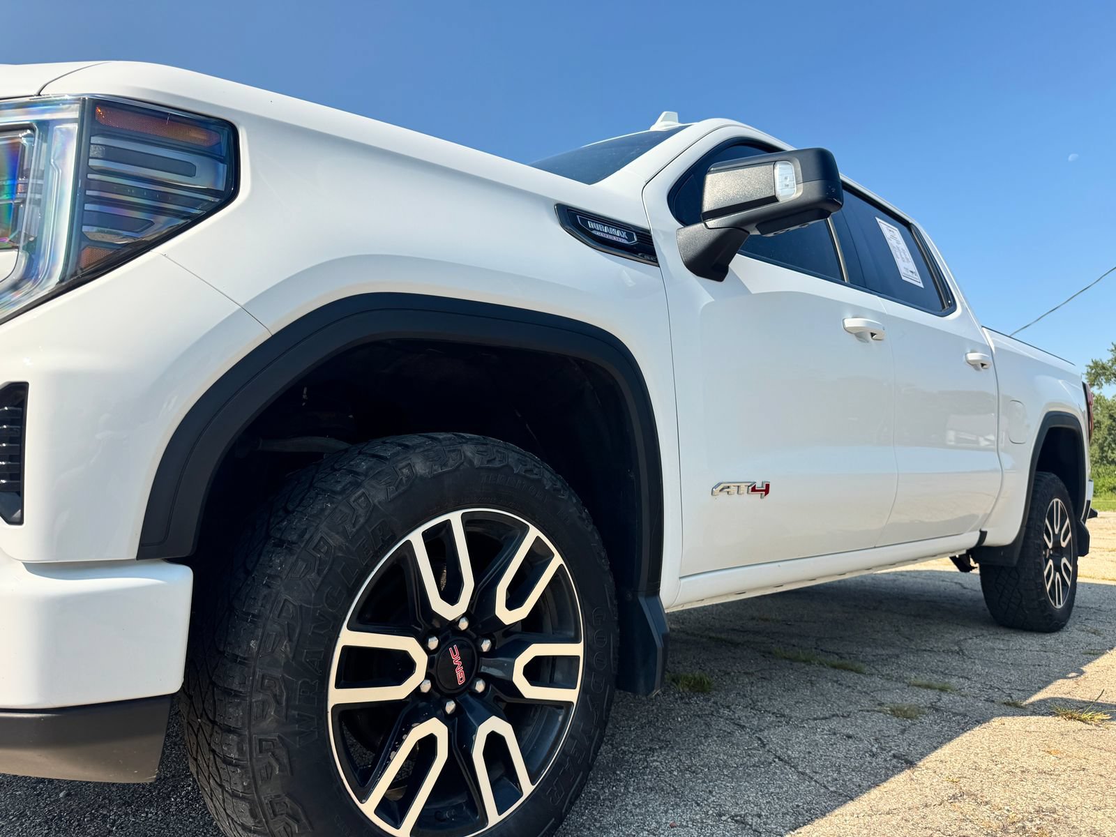 Used 2023 GMC Sierra 1500 AT4 w/ Technology Package AWD/4WD image 12