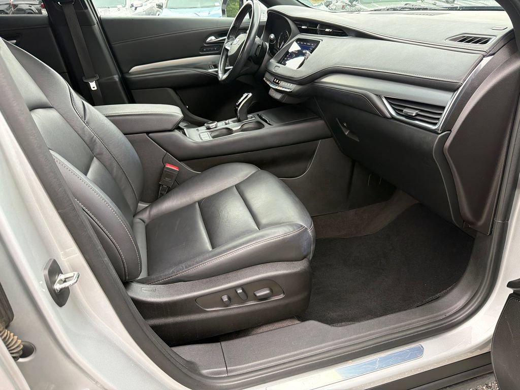 Used 2022 Cadillac XT4 Premium Luxury w/ Safety Alert Package FWD image 13