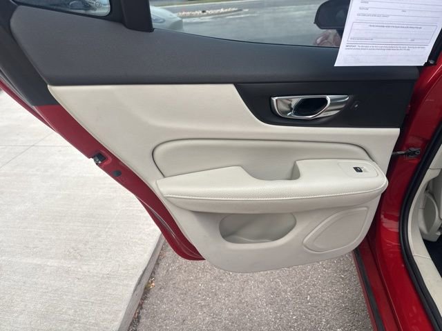 Used 2021 Volvo S60 T5 Momentum image 12