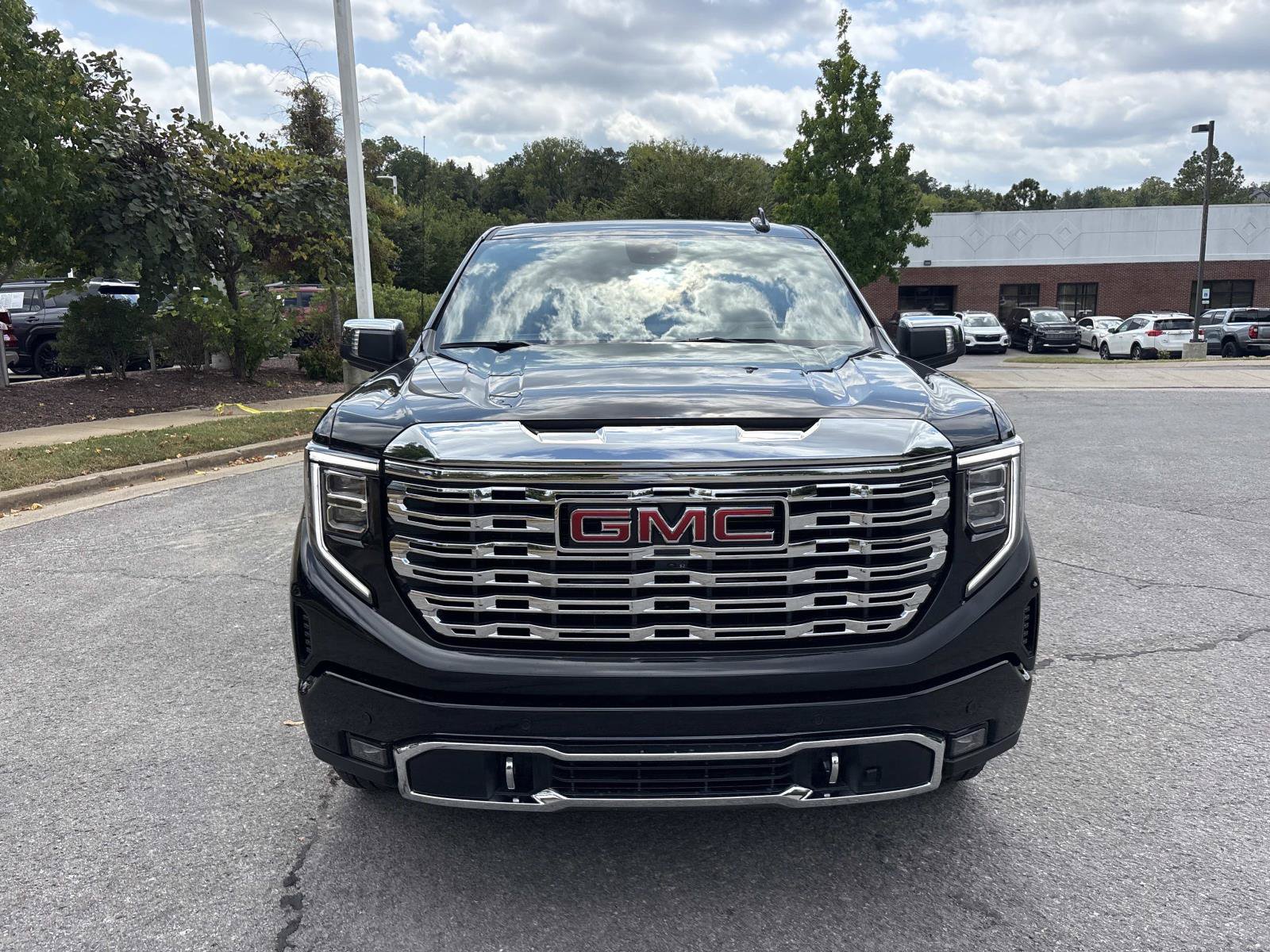 Used 2026 GMC Sierra 1500 Denali w/ Denali Reserve Package AWD/4WD image 2