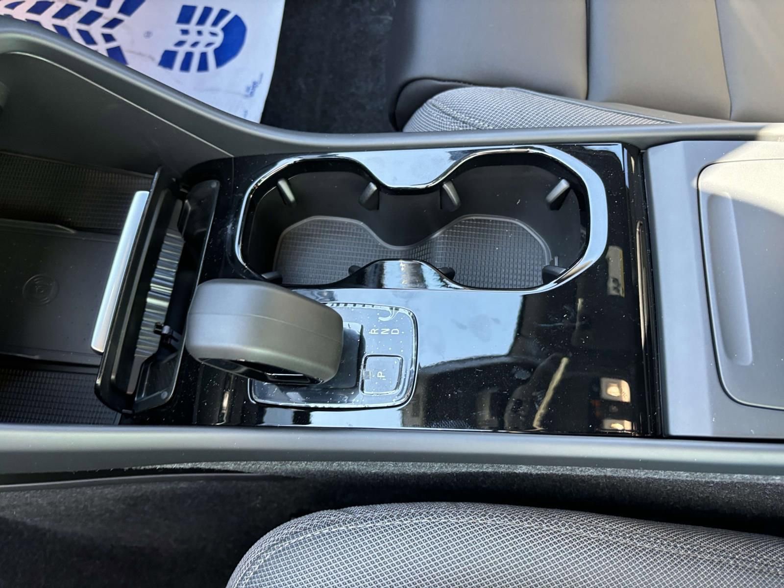 New 2024 Volvo XC40 Recharge Core w/ Protection Package Premier image 24