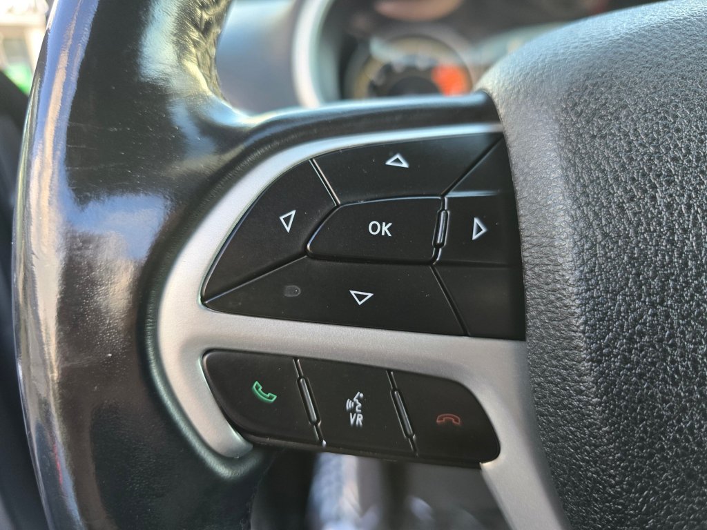 Used 2018 Jeep Cherokee Latitude Plus AWD/4WD image 5