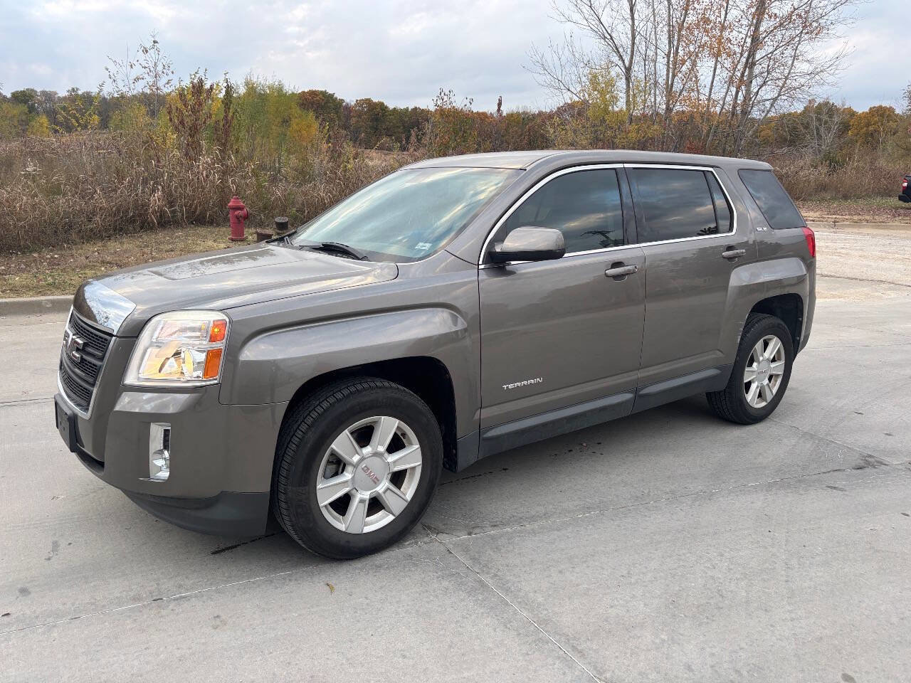 Used 2010 GMC Terrain SLE image 1